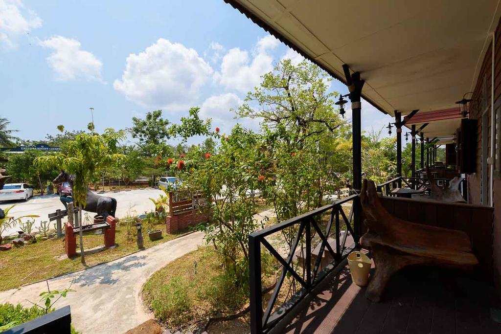 Cowboy Farm Resort Pattaya Ban Huai Yai Exterior foto